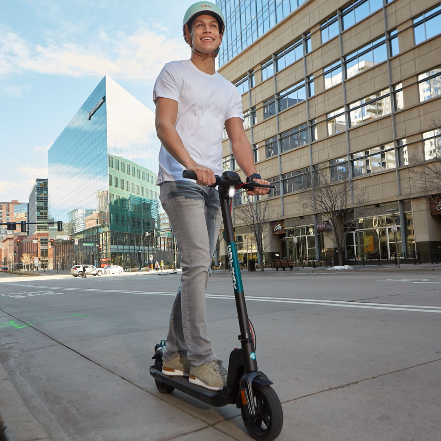 Trottinette électrique pliable légère de la série Apex 8,5" 25 km/h | Autonomie de 24 km