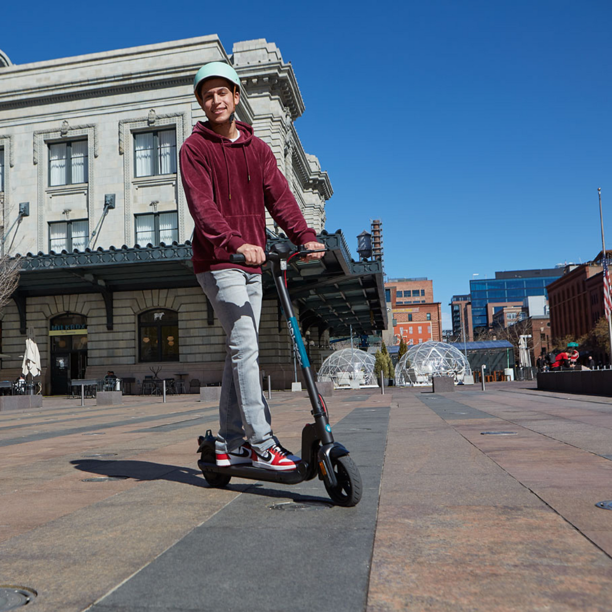 Trottinette électrique pliable légère de la série Apex 8,5" 25 km/h | Autonomie de 24 km