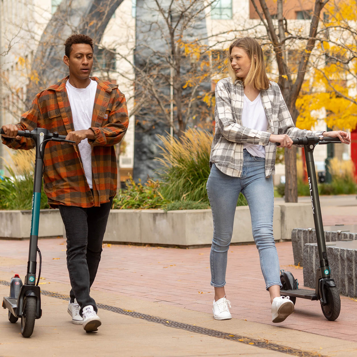 Trottinette électrique pliable Rival 8,5" 25 km/h | Autonomie de 19 km
